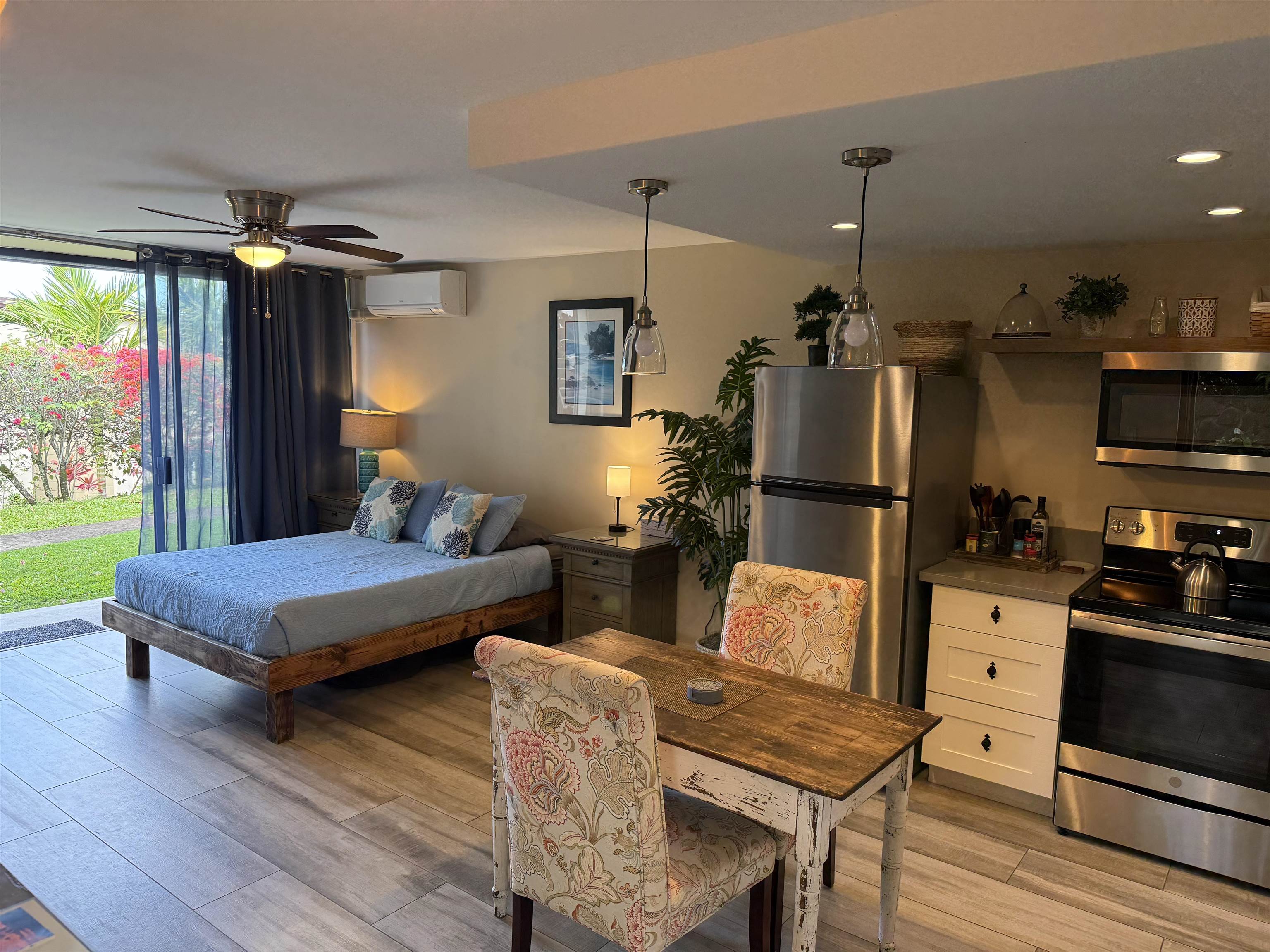 120 Hui F Road, Unit J1 Lahaina, HI 96761 - Photo 10 of 36 a living room with furniture and a flat screen tv