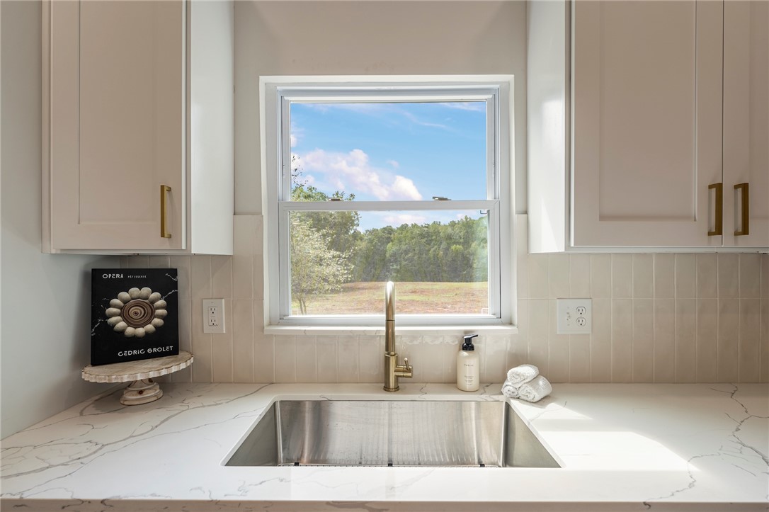 212 Colonels Road Pendleton, SC 29670 - Photo 17 of 48