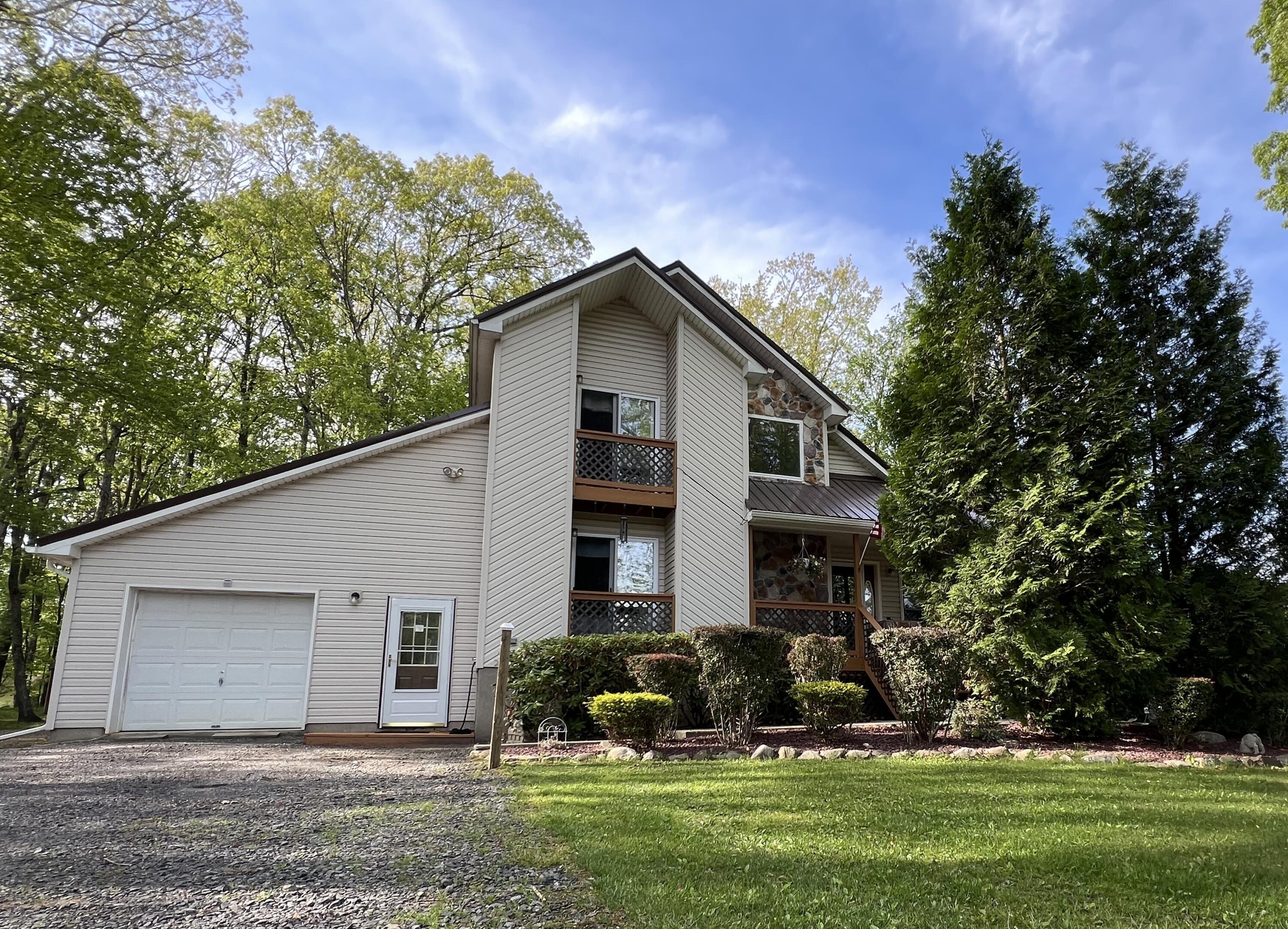2291 Mountain Road Stroudsburg, PA 18360 - Photo 2 of 23 front