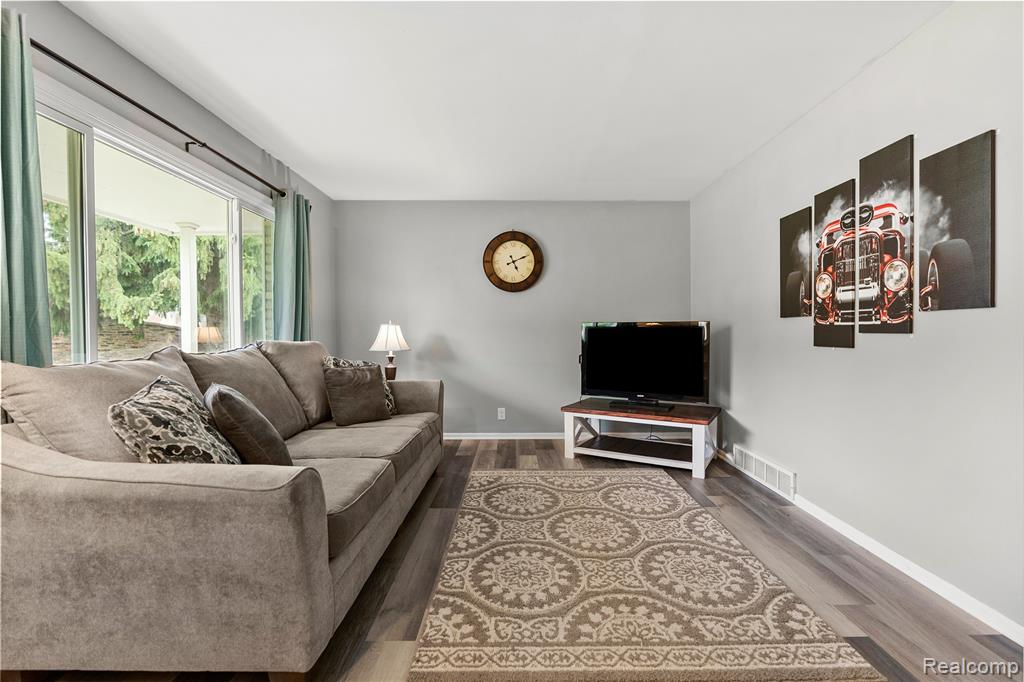 5388 North Georgetown Road Grand Blanc, MI 48439 - Photo 6 of 67 Gallery Image 6