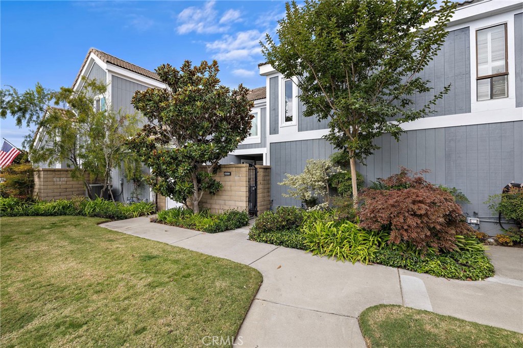 16103 St Croix Circle Huntington Beach, CA 92649 - Photo 38 of 40 a view of a back yard of the house