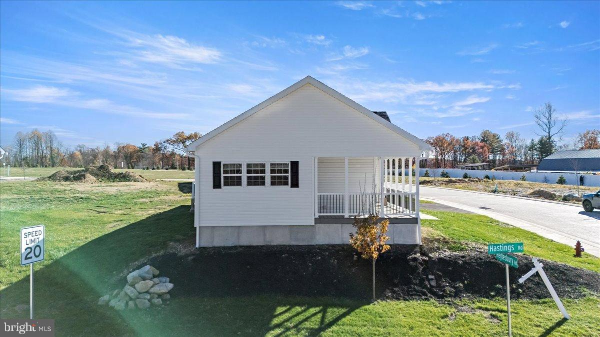1412 Heytesbury Road Walnutport, PA 18088 - Photo 3 of 39 Charming home with inviting porch appeal.