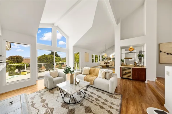 $1,990,000 | 2 Saros, Unit 70, Irvine, CA 92603