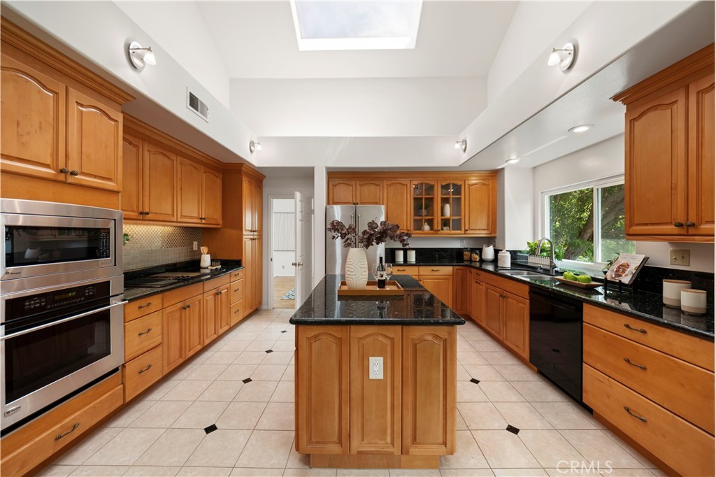 2 Saros, Unit 70 Irvine, CA 92603 - Photo 17 of 55