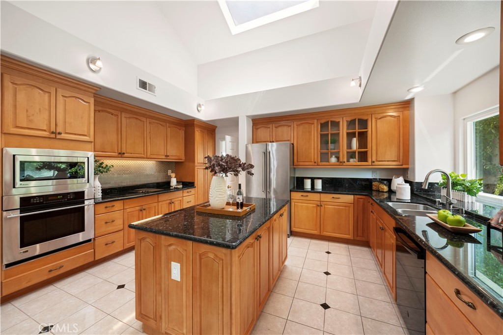 2 Saros, Unit 70 Irvine, CA 92603 - Photo 20 of 55