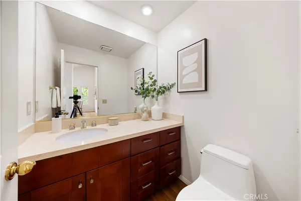 $1,990,000 | 2 Saros, Unit 70, Irvine, CA 92603