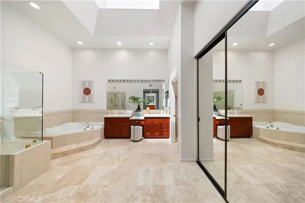 $1,990,000 | 2 Saros, Unit 70, Irvine, CA 92603