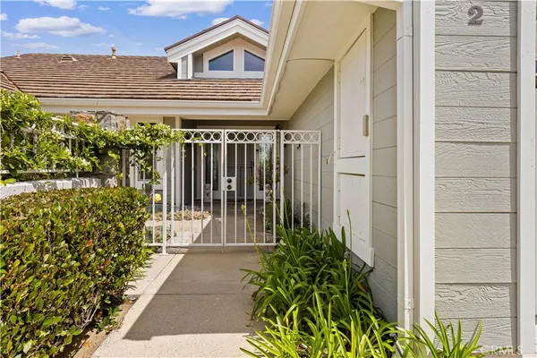 $1,990,000 | 2 Saros, Unit 70, Irvine, CA 92603
