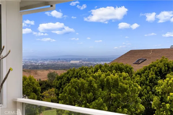 $1,990,000 | 2 Saros, Unit 70, Irvine, CA 92603