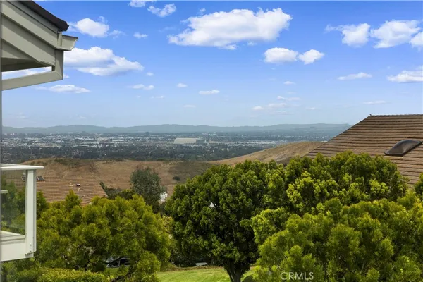 $1,990,000 | 2 Saros, Unit 70, Irvine, CA 92603