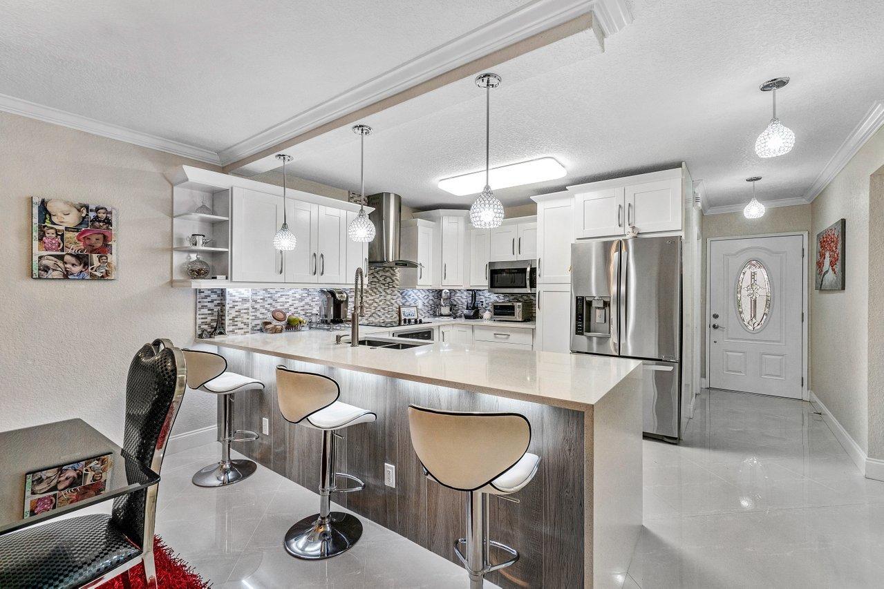 Kitchen/Foyer