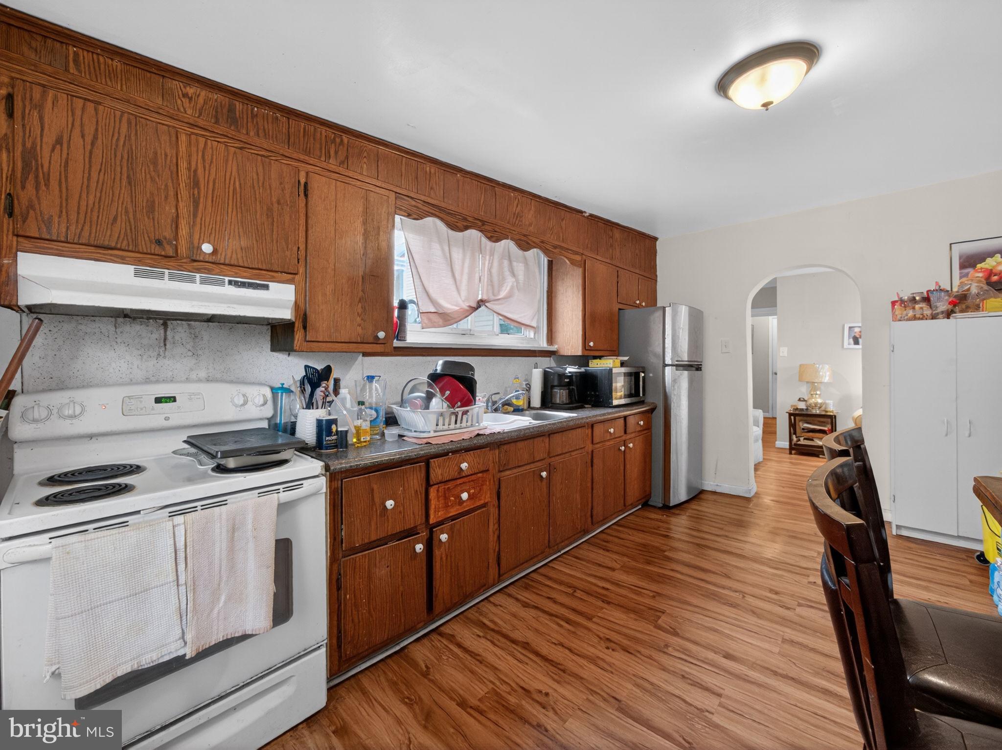 866 East High Street Pottstown, PA 19464 - Photo 31 of 45 Warm and inviting kitchen space.