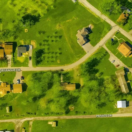 a view of a tennis court