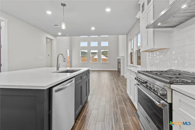 $544,950 | 8500 Red Bottle Brush Road, Lago Vista, TX 78645