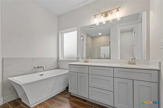 $544,950 | 8500 Red Bottle Brush Road, Lago Vista, TX 78645