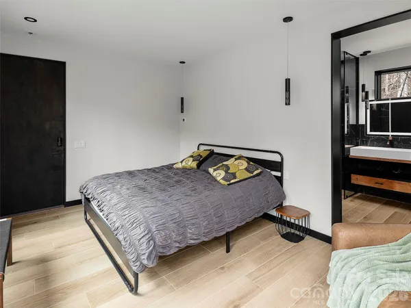 $1,599,000 | 80 Hemlock Circle, Black Mountain, NC 28711