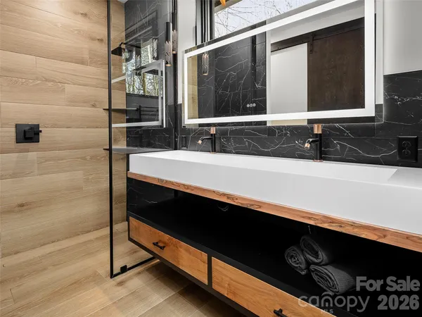 $1,599,000 | 80 Hemlock Circle, Black Mountain, NC 28711