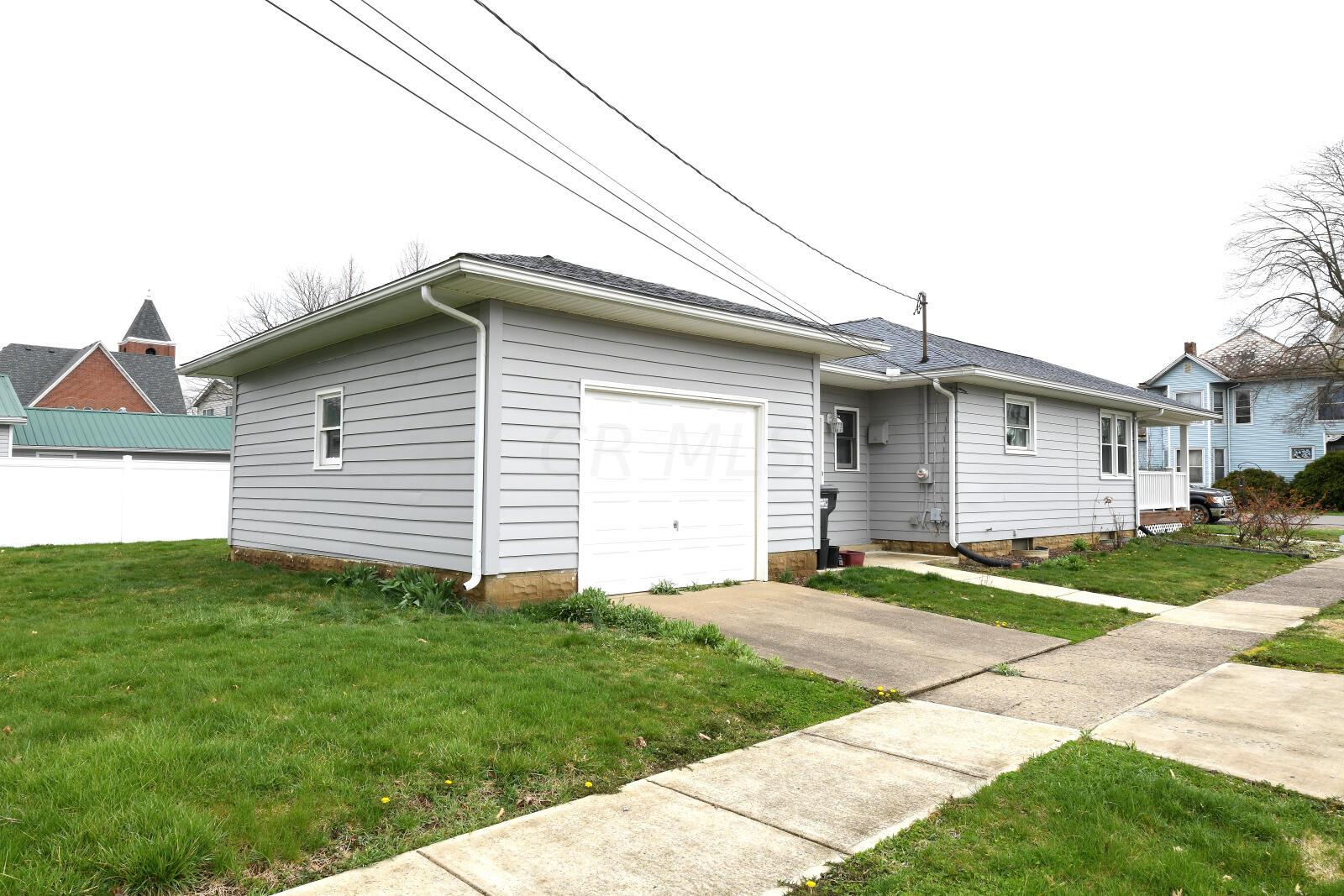 411 Chestnut Street Dresden, OH 43821 - Photo 3 of 18 DSC_5214