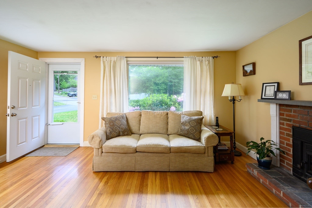 18 Perkins Road Pembroke, MA 02359 - Photo 4 of 36 Gallery Image 4