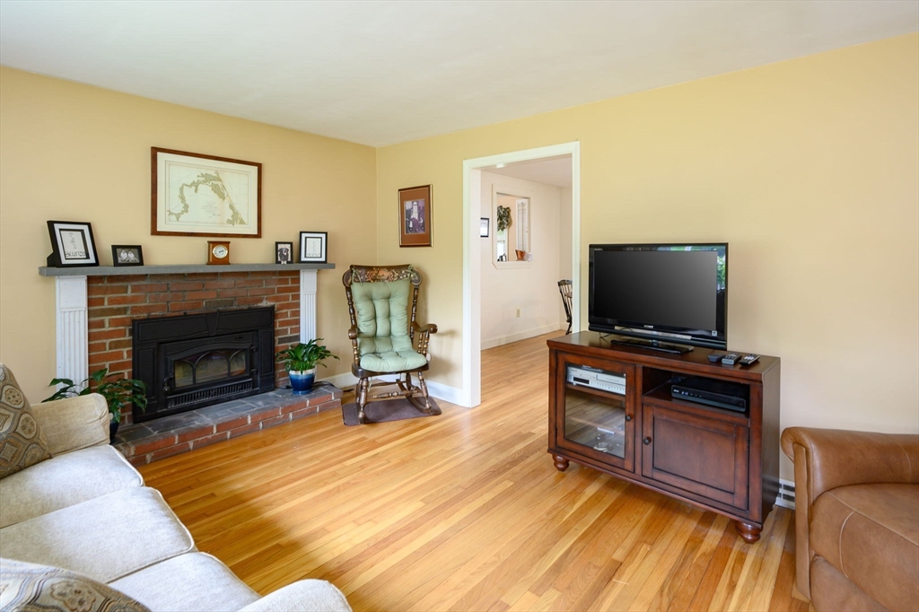 18 Perkins Road Pembroke, MA 02359 - Photo 5 of 36 Gallery Image 5