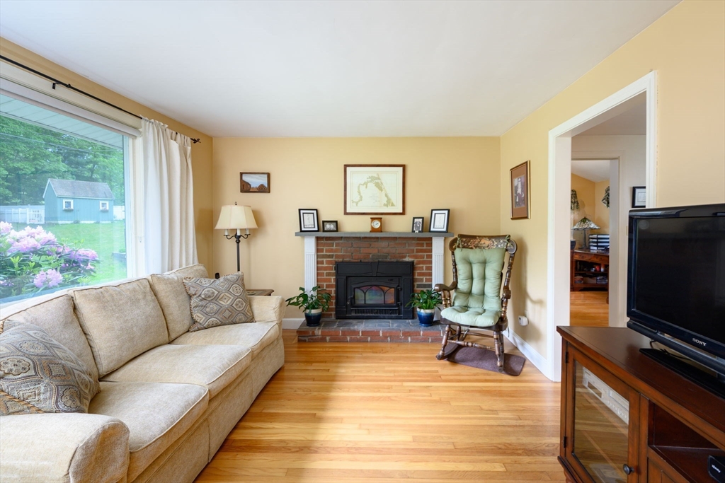18 Perkins Road Pembroke, MA 02359 - Photo 6 of 36 Gallery Image 6