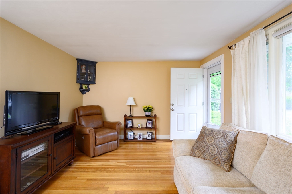 18 Perkins Road Pembroke, MA 02359 - Photo 7 of 36 Gallery Image 7