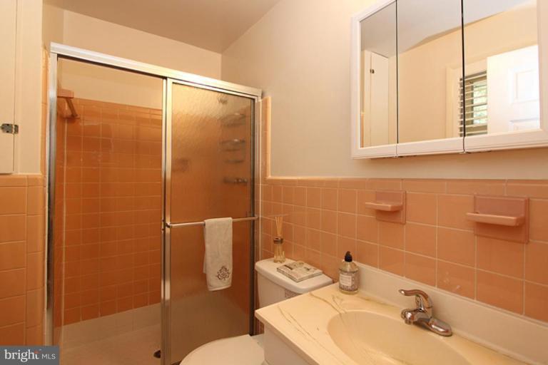 9732 Byeforde Road Kensington, MD 20895 - Photo 5 of 30 Master Bath
