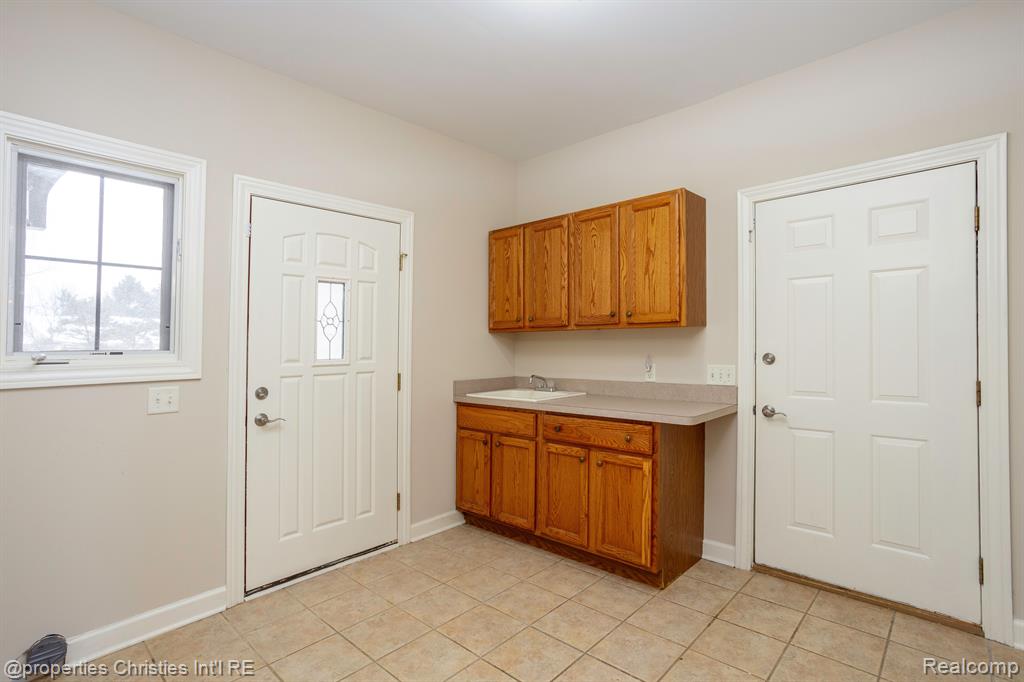 1101 Pine Ridge Road Milford, MI 48380 - Photo 22 of 54
