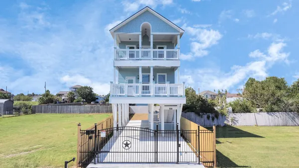 $420,000 | 1008 20th Street, Dickinson, TX 77539