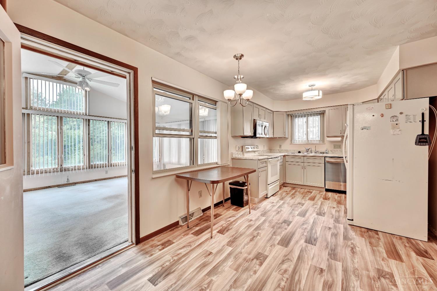 8043 Dimmick Road West Chester, OH 45241 - Photo 15 of 35 Kitchen