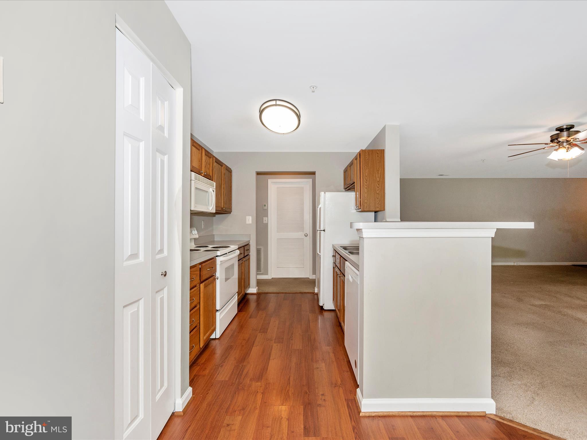 25910 Ridge Manor Drive, Unit 1000G Damascus, MD 20872 - Photo 15 of 41 Kitchen