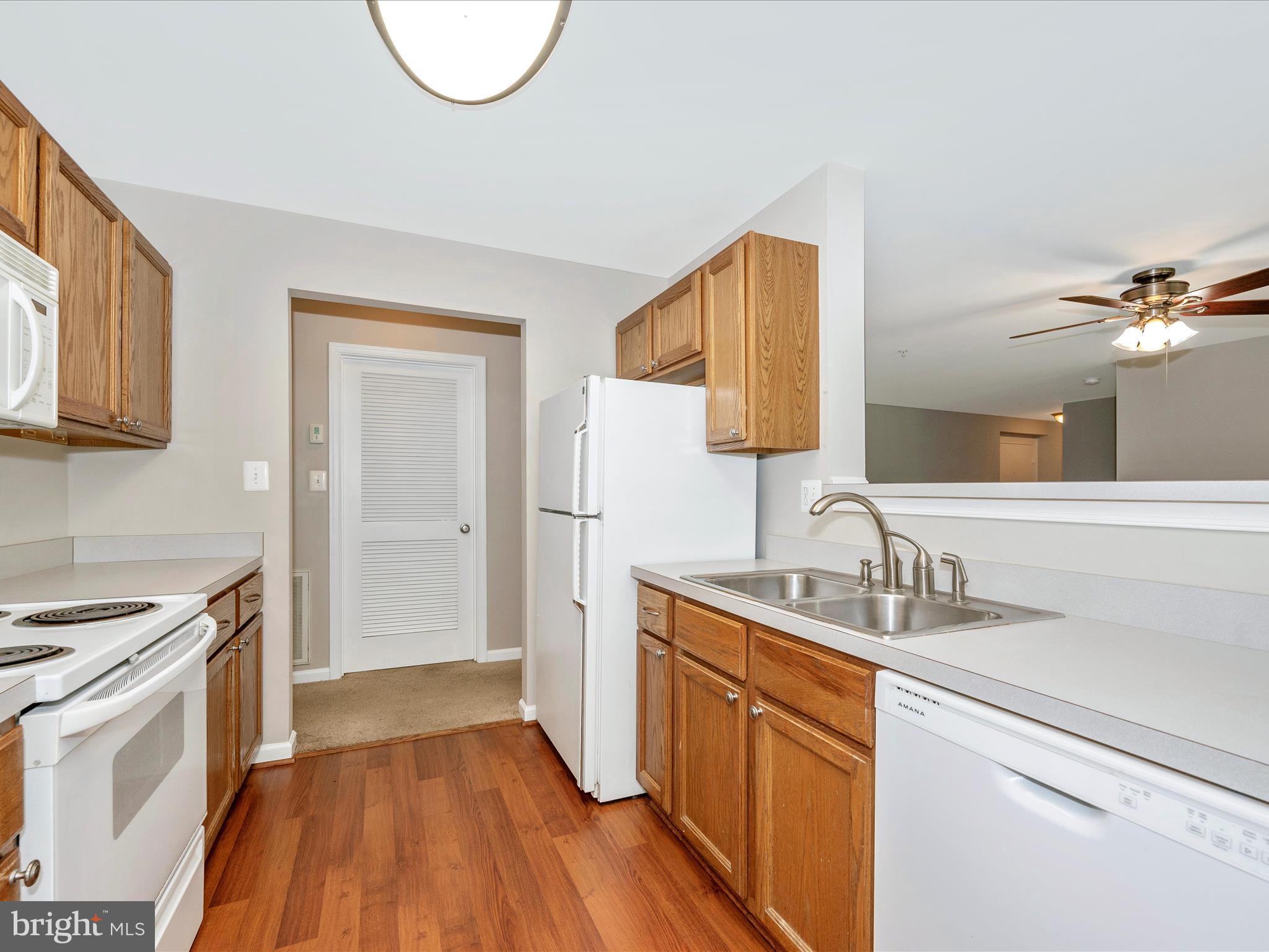 25910 Ridge Manor Drive, Unit 1000G Damascus, MD 20872 - Photo 16 of 41 Kitchen