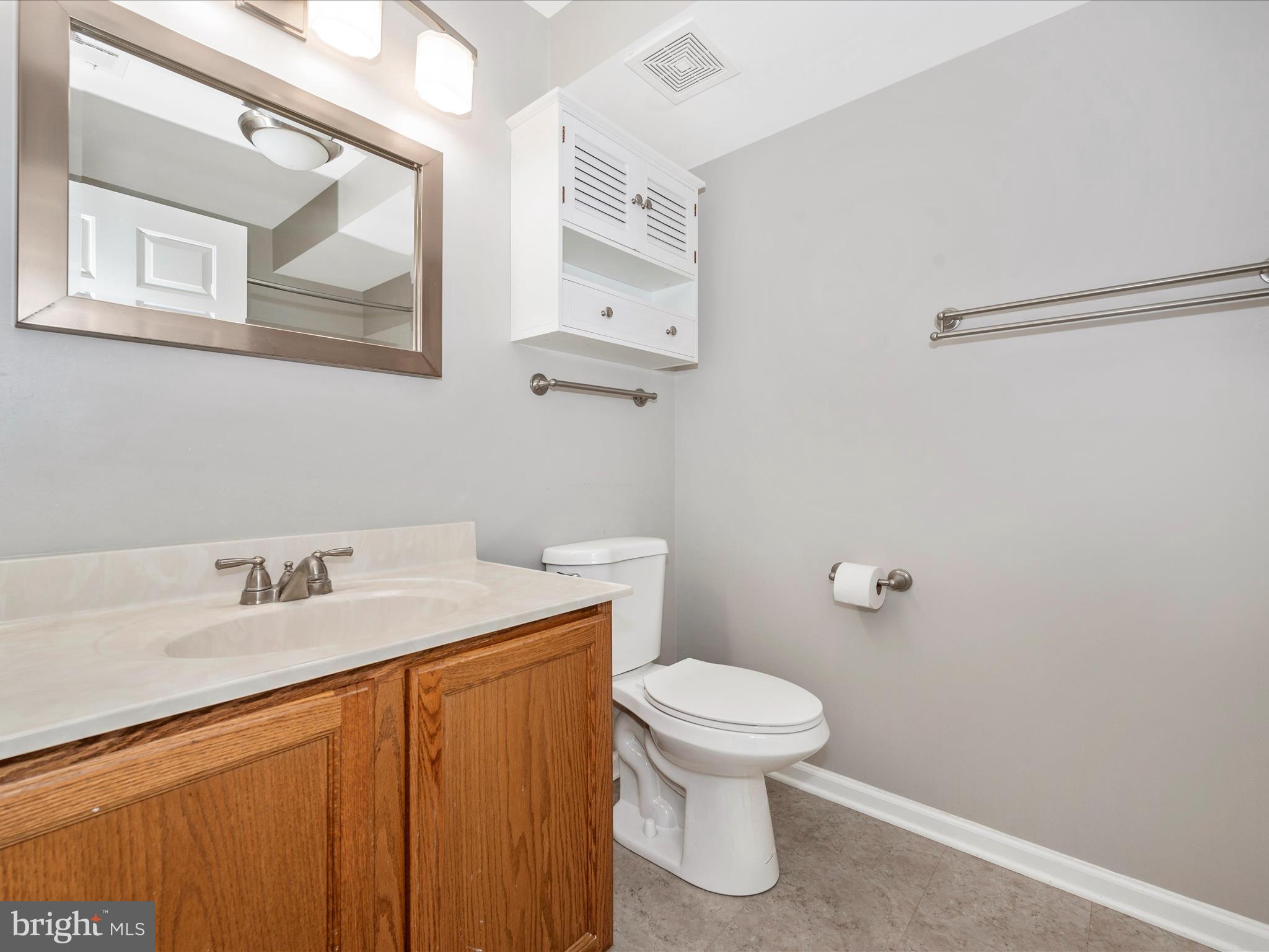 25910 Ridge Manor Drive, Unit 1000G Damascus, MD 20872 - Photo 27 of 41 Primary Bathroom