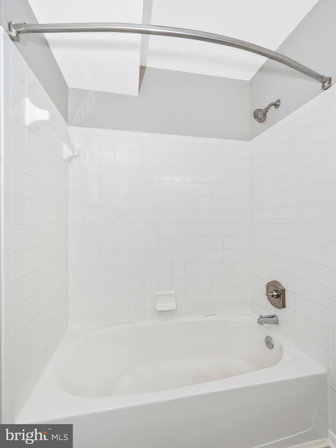 25910 Ridge Manor Drive, Unit 1000G Damascus, MD 20872 - Photo 28 of 41 Primary Bathroom