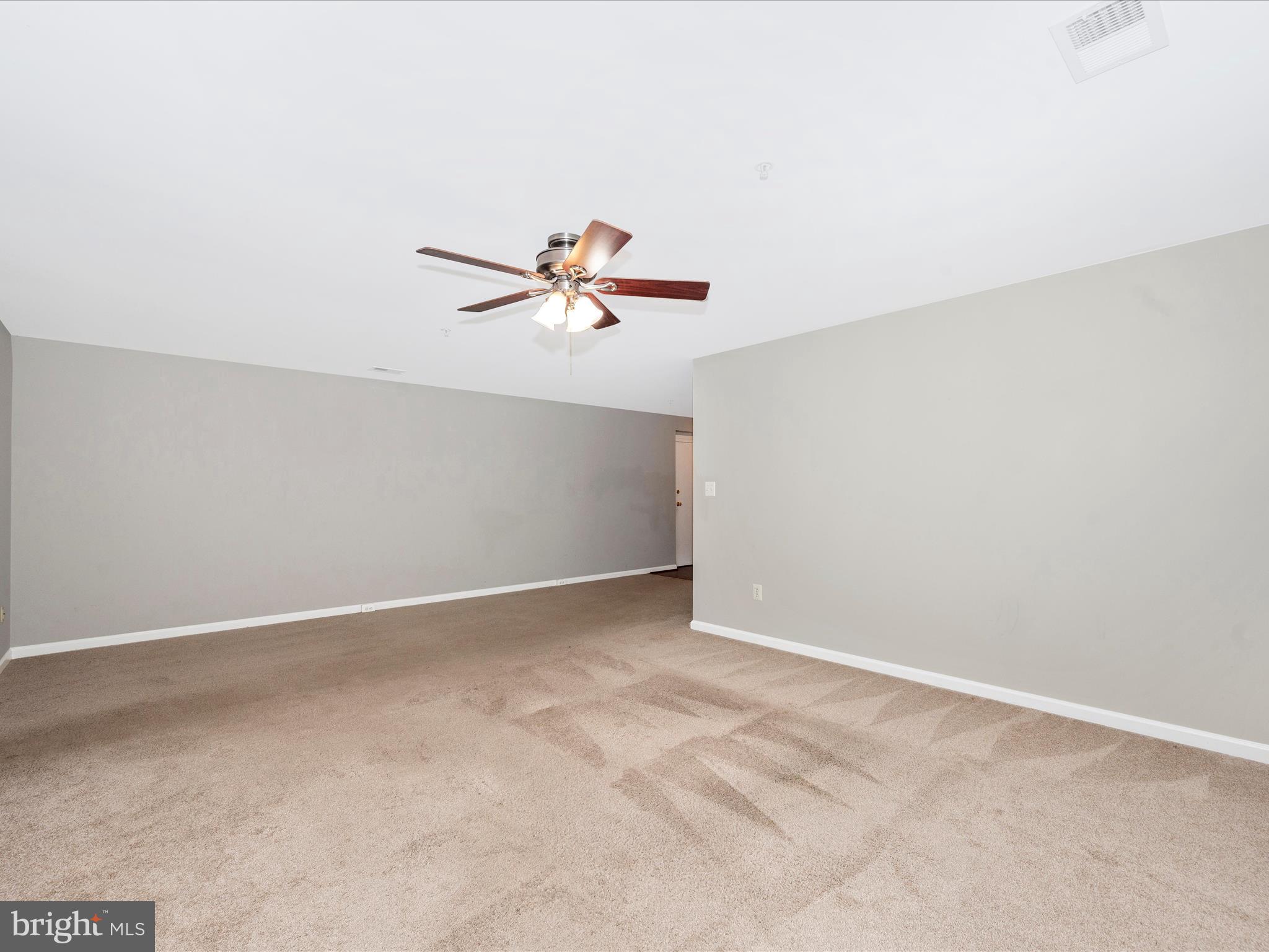 25910 Ridge Manor Drive, Unit 1000G Damascus, MD 20872 - Photo 8 of 41 Living Room
