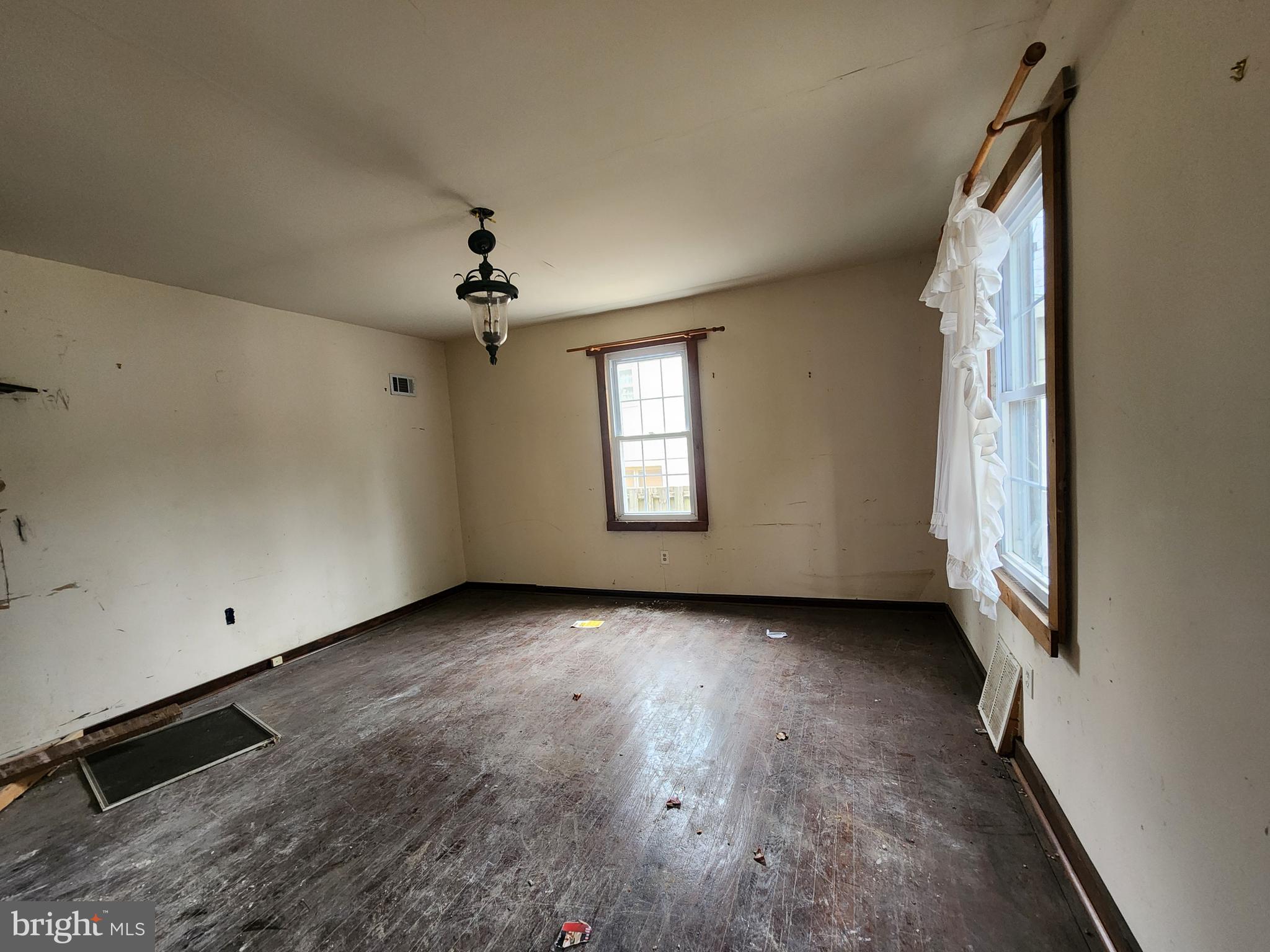 6202 Smith Avenue Baltimore, MD 21209 - Photo 7 of 30