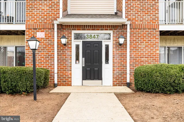 $245,000 | 3847 Shadywood Drive, Unit 2D, Jefferson, MD 21755