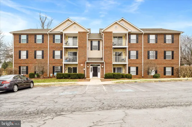 $245,000 | 3847 Shadywood Drive, Unit 2D, Jefferson, MD 21755