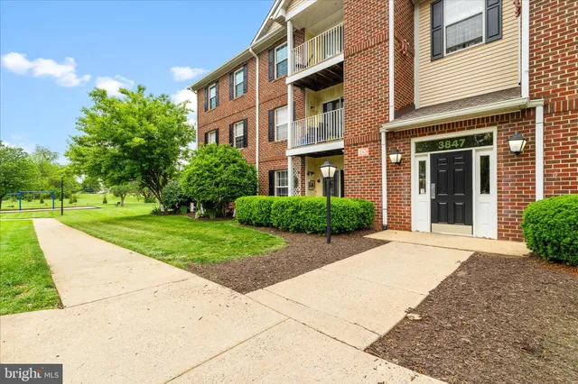 $245,000 | 3847 Shadywood Drive, Unit 2D, Jefferson, MD 21755