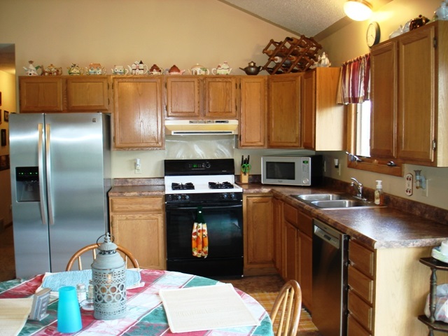 9842 East Pleasant Valley Road Shepherd, MI 48883 - Photo 3 of 38 1833555-2.JPG
