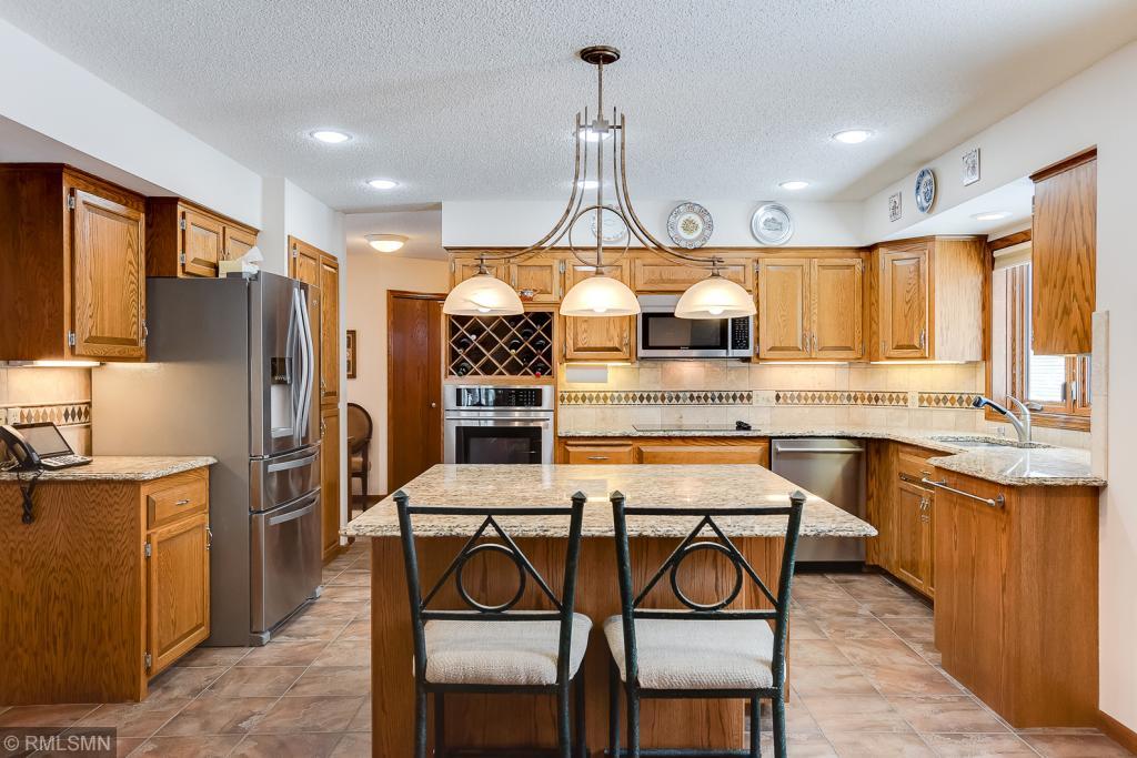 1288 Raspberry Court Eagan, MN 55123 - Photo 5 of 26