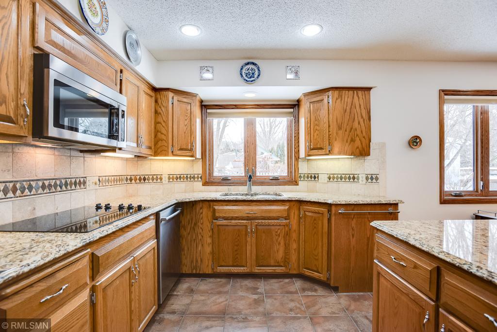 1288 Raspberry Court Eagan, MN 55123 - Photo 7 of 26