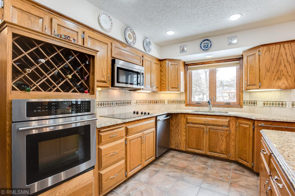 1288 Raspberry Court Eagan, MN 55123 - Photo 8 of 26
