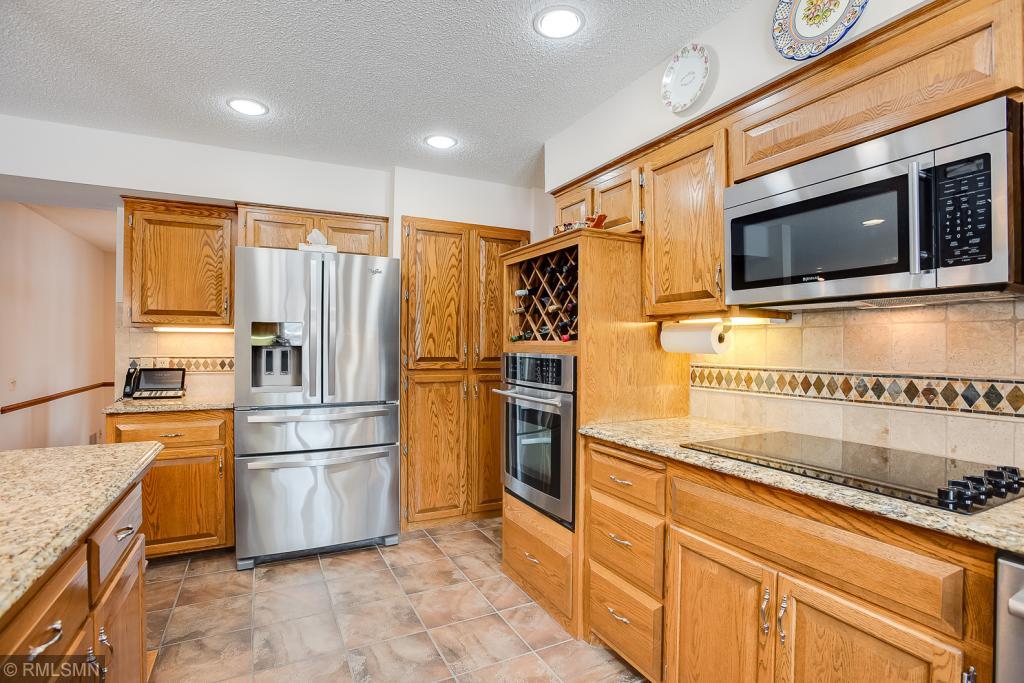 1288 Raspberry Court Eagan, MN 55123 - Photo 9 of 26