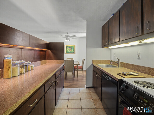 1 Gold Street, Unit 12G Hartford, CT 06103 - Photo 4 of 7 kitchen