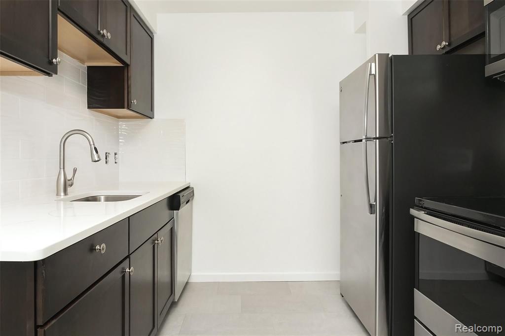 3350 Greenfield Road, Unit 17 Royal Oak, MI 48073 - Photo 5 of 19