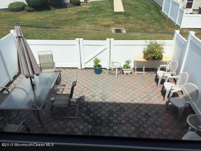 423 Middlewood Road Middletown, NJ 07748 - Photo 20 of 24 a view of living room with furniture