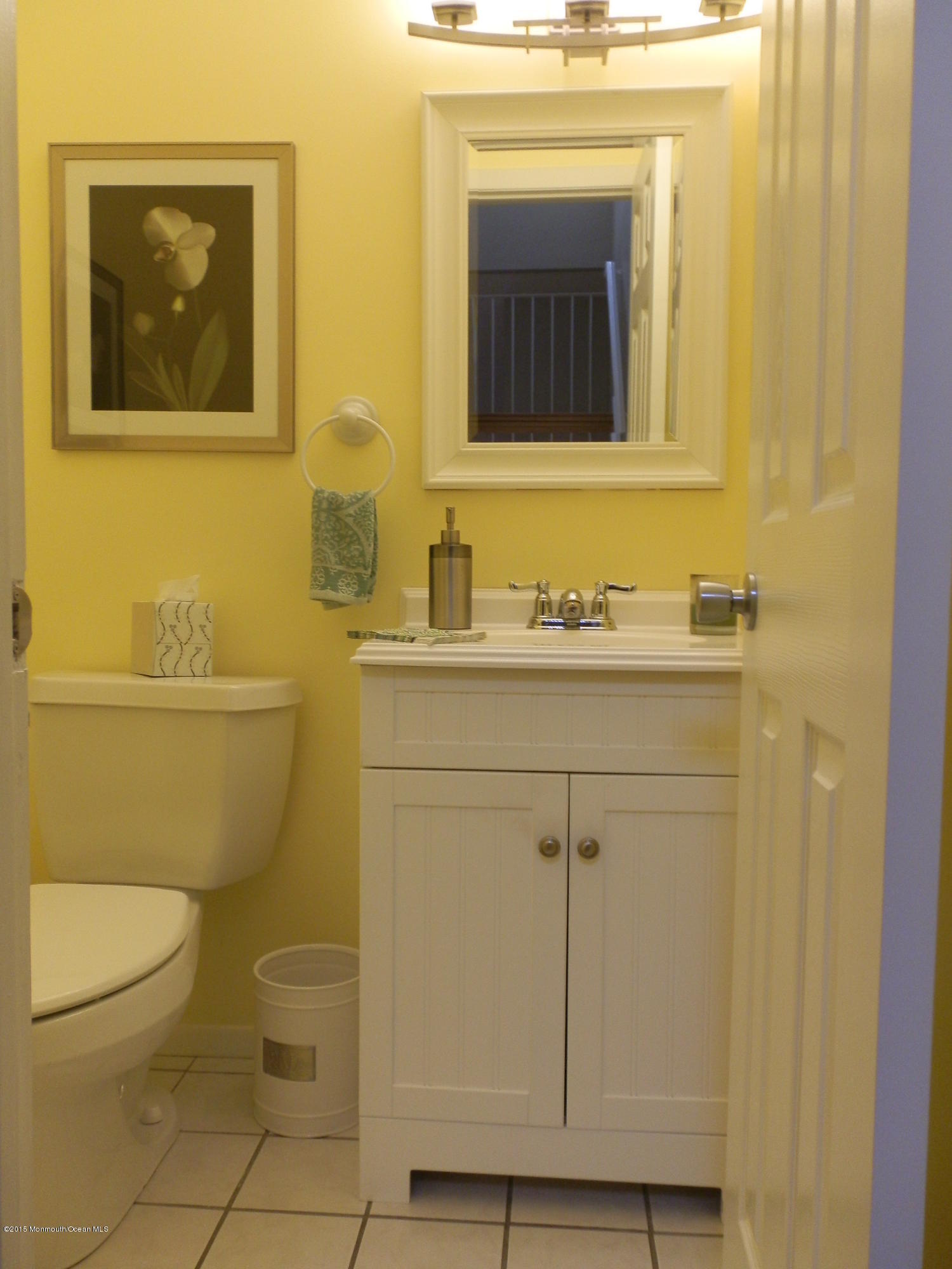 423 Middlewood Road Middletown, NJ 07748 - Photo 10 of 24 a bathroom with a toilet sink vanity and mirror