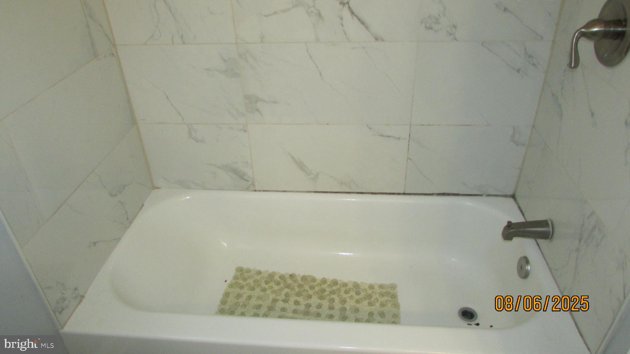 4724 Branchville Road College Park, MD 20740 - Photo 18 of 41 a bathroom with a bathtub