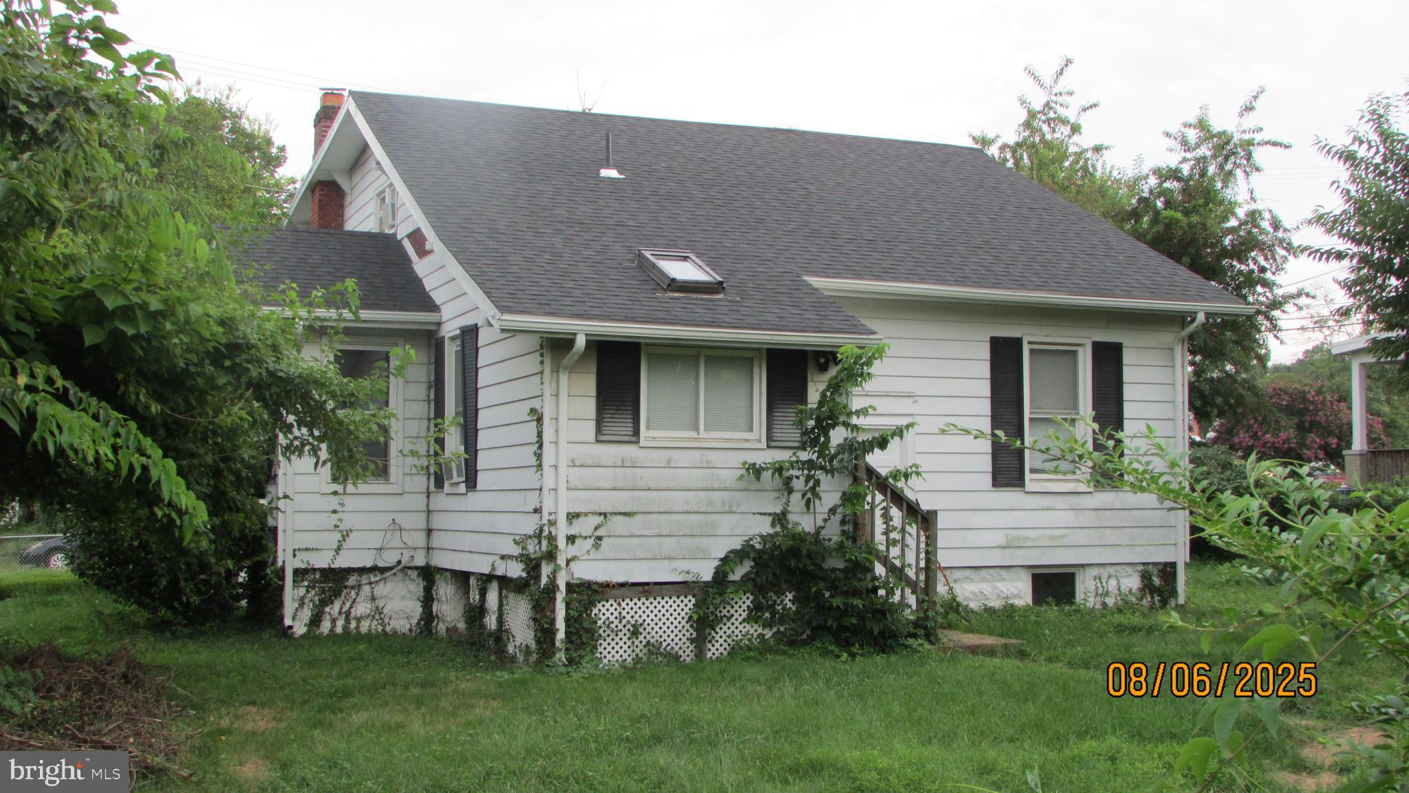 4724 Branchville Road College Park, MD 20740 - Photo 5 of 41 a front view of a house with a garden and yard